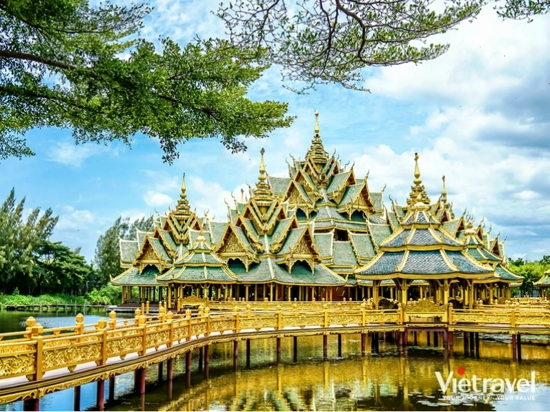 Chùa Trắng (Wat Rong Khun) tại Chiang Rai với kiến trúc độc đáo