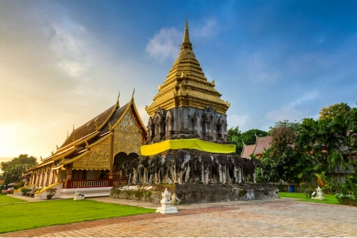Chùa Wat Chiang Man nổi bật với vẻ đẹp cổ kính, trang nghiêm