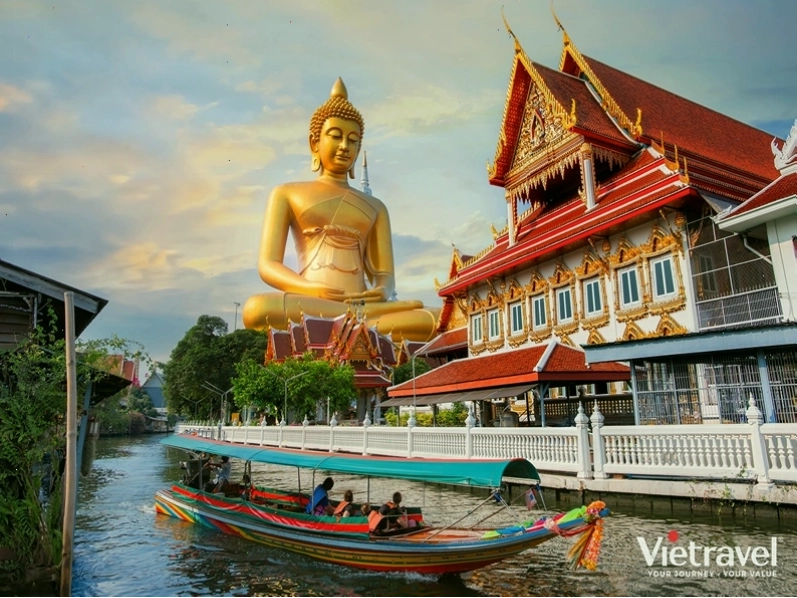 Chùa Wat Paknam Phasicharoen biểu tượng của Bangkok