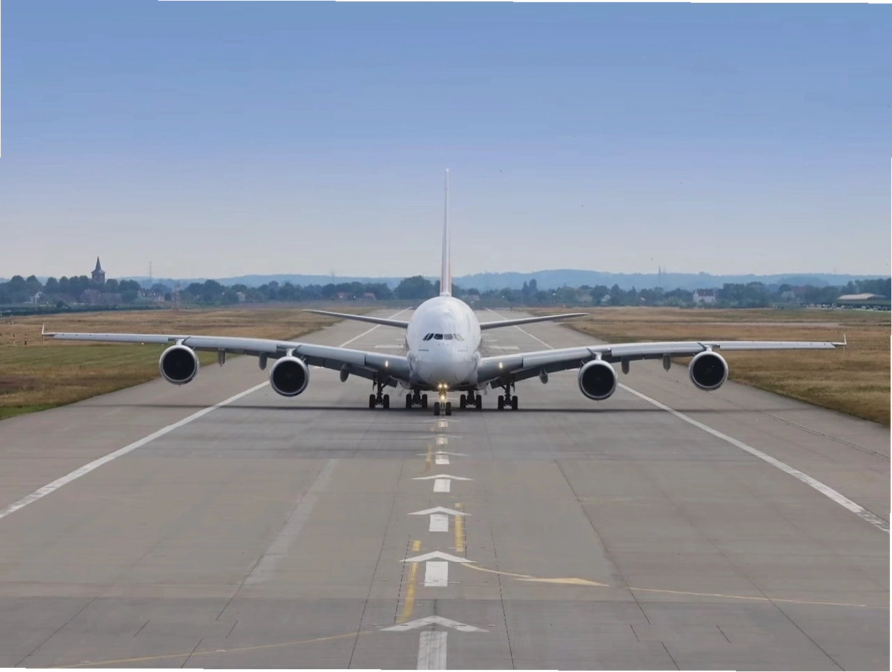 Chuyến bay đầu tiên của Emirates với máy bay Boeing 737