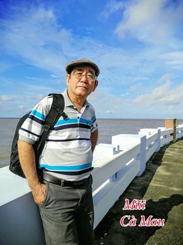 Cô gái miền Tây với nụ cười e ấp
