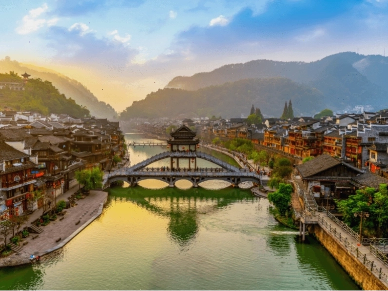 Cổ trấn Phượng Hoàng về đêm