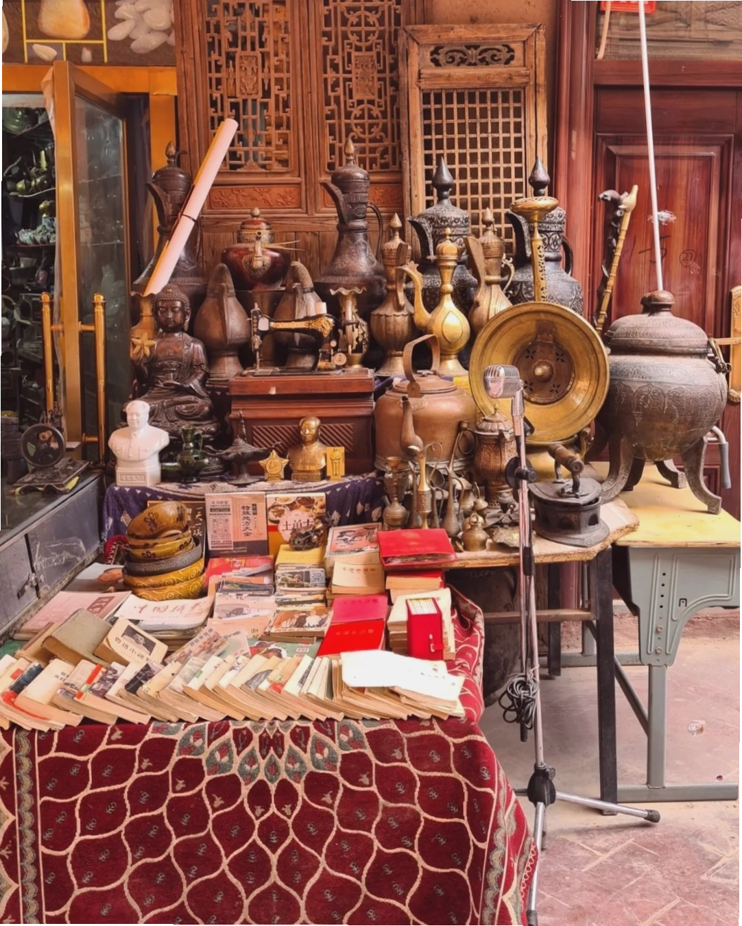 Cồn cát vàng óng tại sa mạc Taklamakan