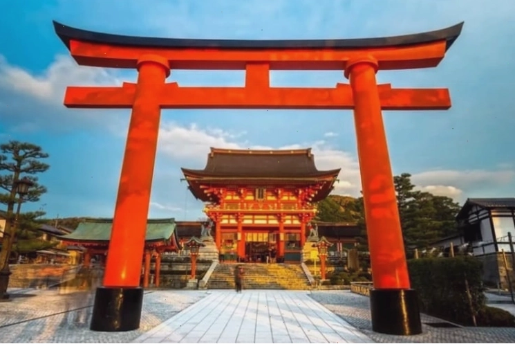 Con đường hàng ngàn cổng Torii tại đền Fushimi Inari Taisha, Kyoto