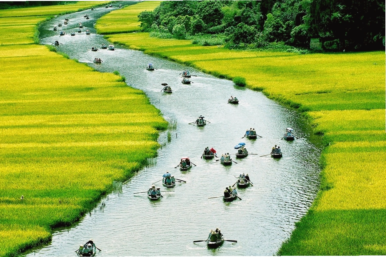 Con thuyền trên sông vào buổi chiều tà