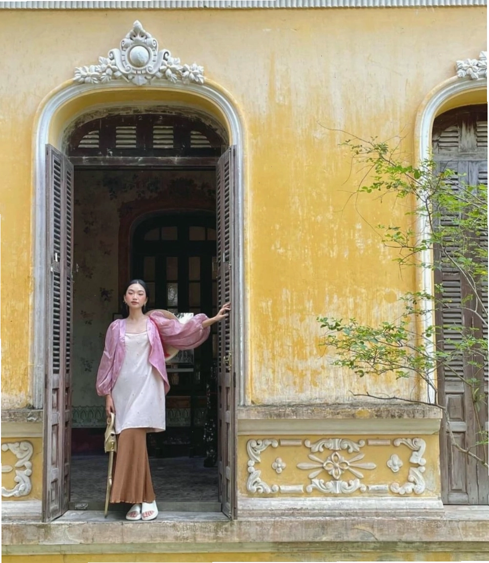 Cổng chính Cung An Định Huế với lối kiến trúc tam quan