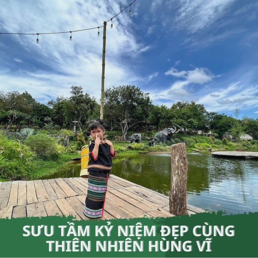 Cổng làng Buôn Gơ Rin với hoa văn chạm khắc độc đáo