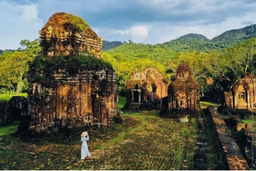 Công trình đền tháp cổ kính ẩn mình giữa thung lũng xanh