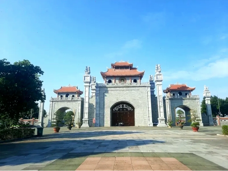 Cổng vào Khu Di tích Đền Hùng