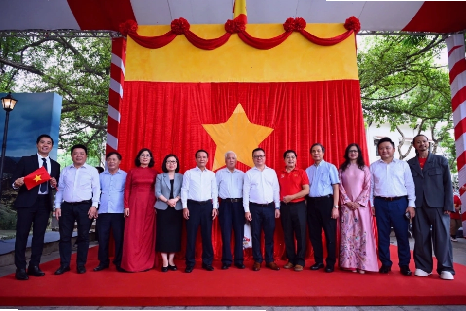 Cổng vào khu di tích Phủ Dầy Nam Định
