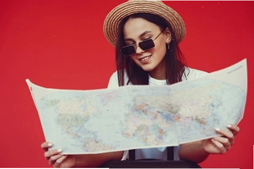 Công việc của hướng dẫn viên du lịch bao gồm lên kế hoạch và chăm sóc khách hàng