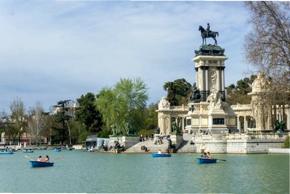Công viên Parque del Buen Retiro tại Madrid