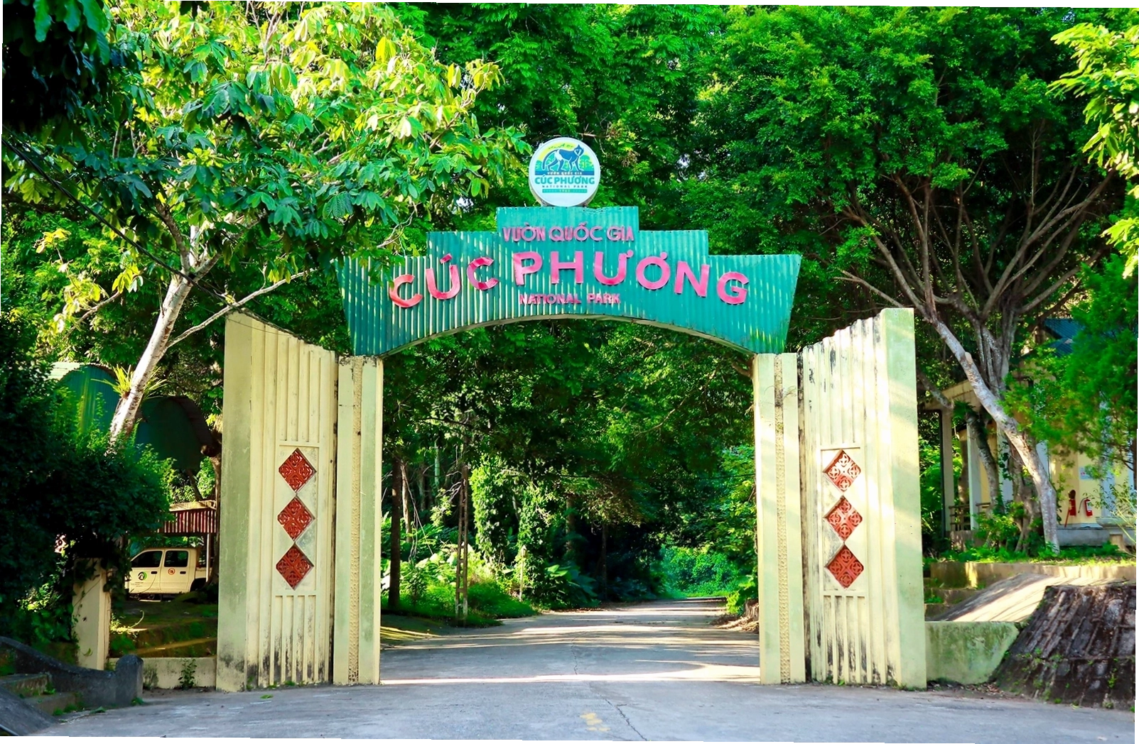 Cổng Vườn Quốc gia Cúc Phương