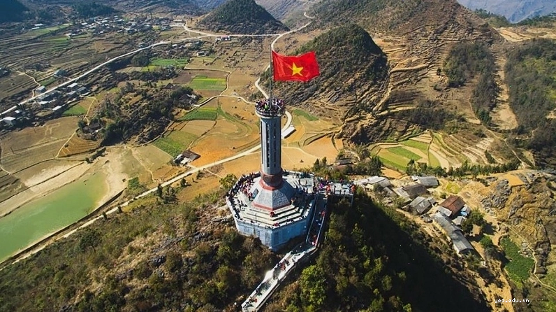 Cột cờ Lũng Cú - Biểu tượng địa đầu Tổ quốc tại Hà Giang