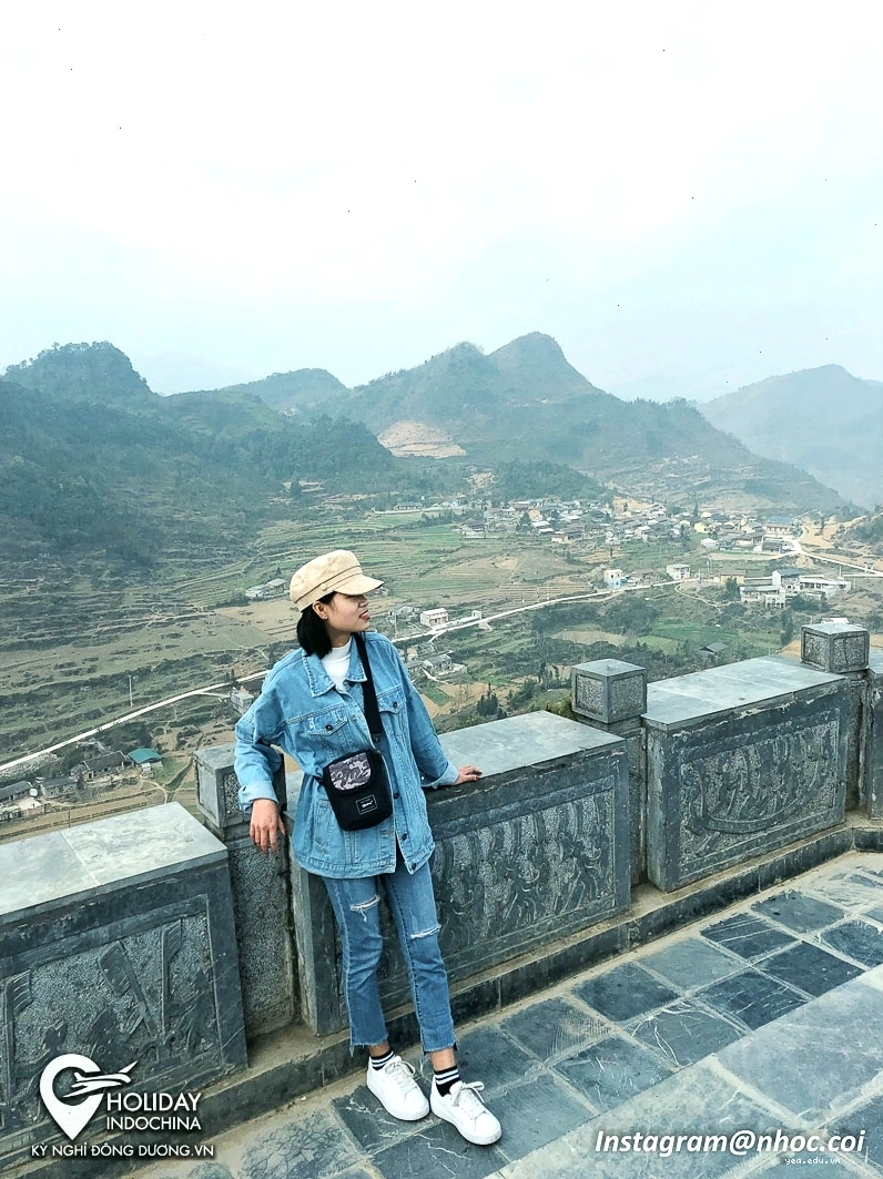 Cột cờ Lũng Cú nhìn từ xa