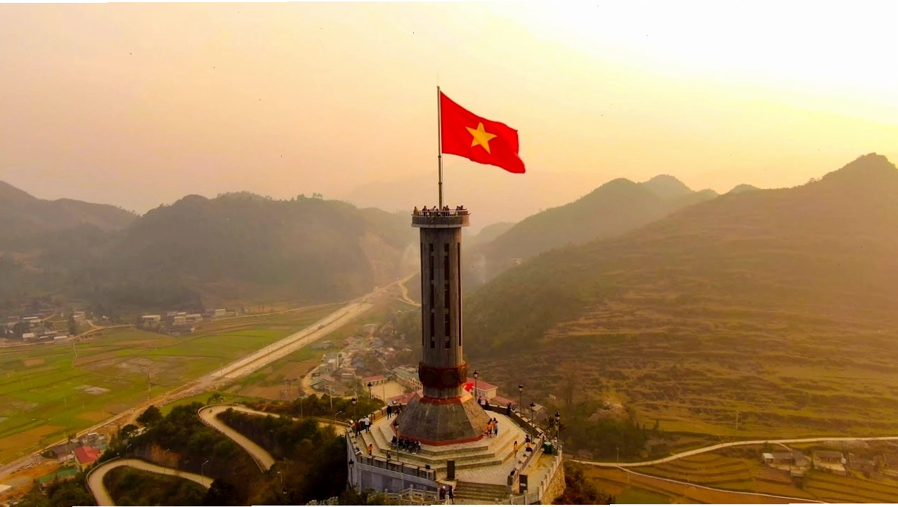 Cột cờ Lũng Cú qua nét họa đầy chân thực