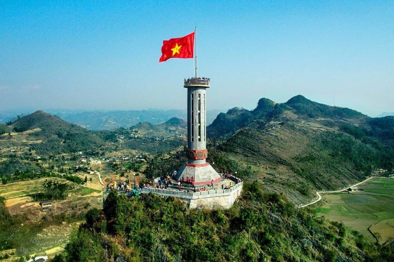 Cột Cờ Mai Châu: Biểu tượng tự hào và điểm ngắm cảnh tuyệt đẹp