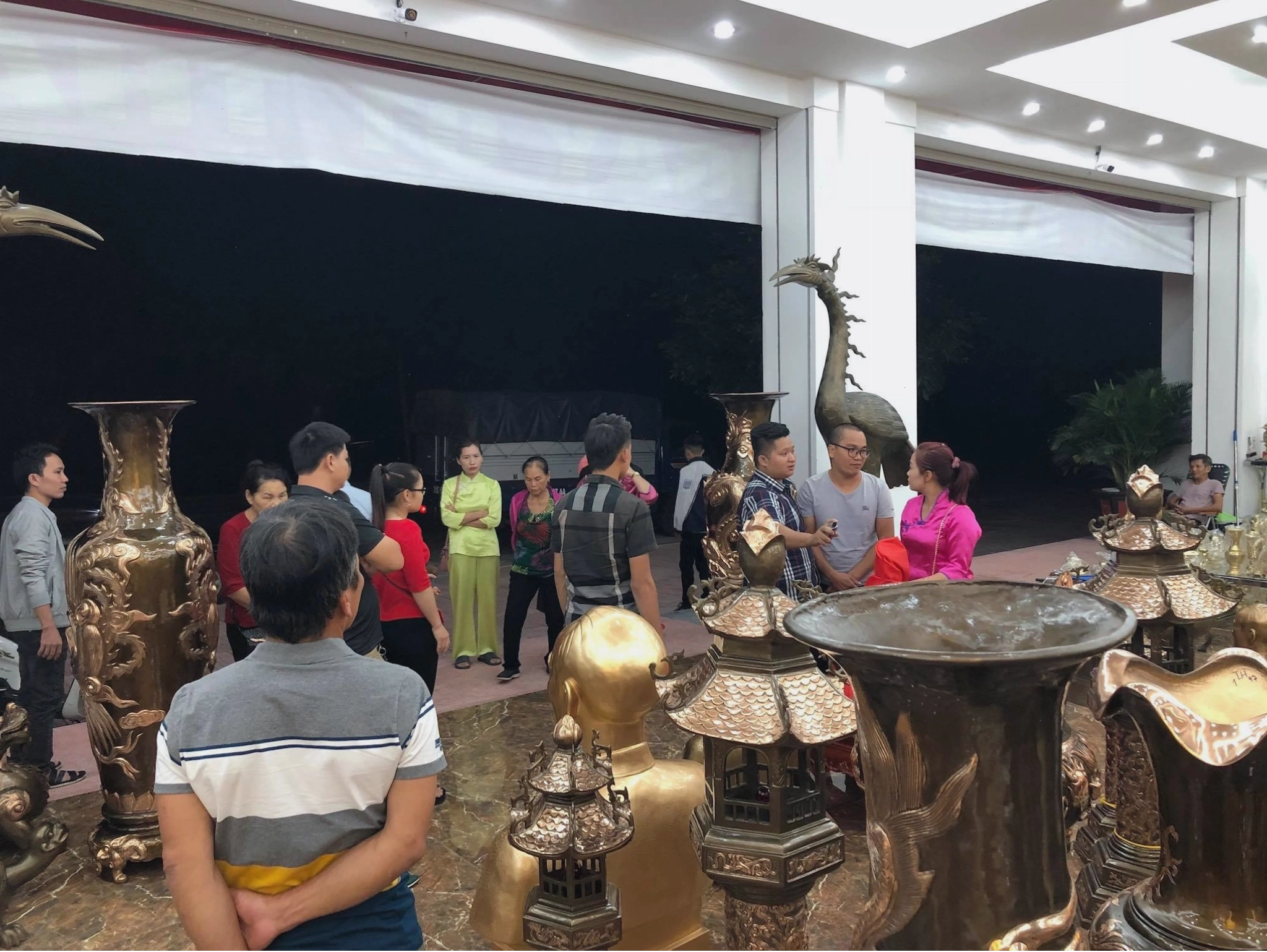 Cửa hàng bán đồ đồng Đại Bái