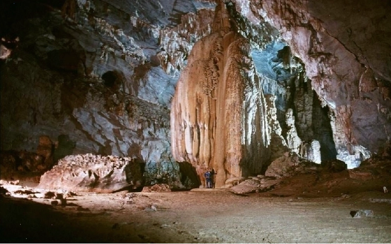 Cửa hang Đầu Gỗ với vẻ đẹp hùng vĩ