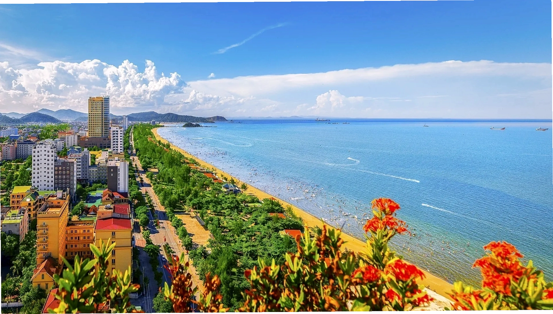 Cửa Lò nắng ấm với những hoạt động du lịch sôi động