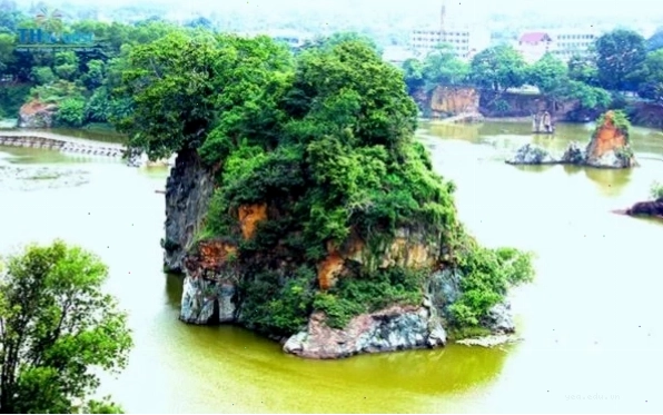 Cụm núi Long Ân là điểm nhấn với khung cảnh hùng vĩ