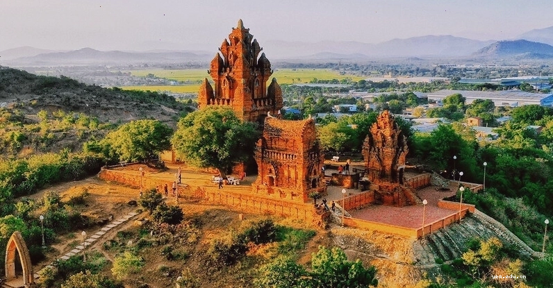 Cụm Tháp Chăm Po Klong Garai trên đồi Trầu, Ninh Thuận