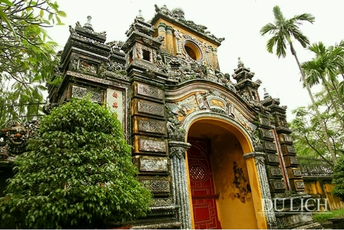 Cung An Định Huế với ánh sáng tự nhiên chan hòa