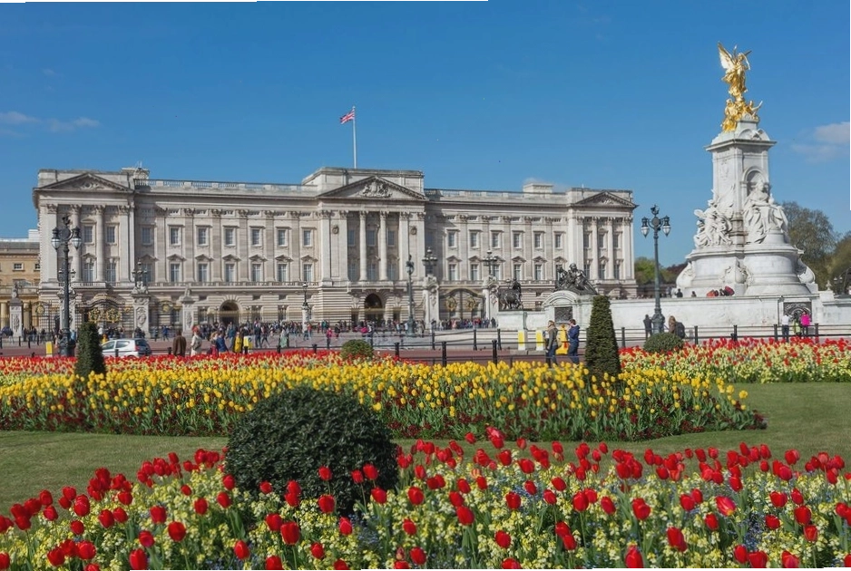 Cung điện Buckingham lộng lẫy - nơi ở của Hoàng gia Anh