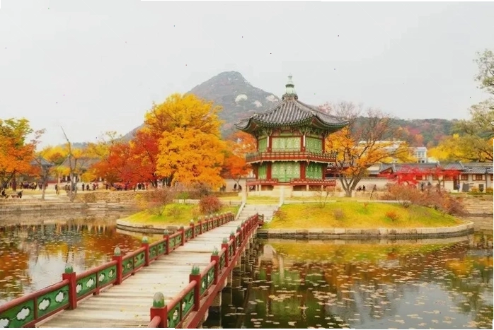 Cung điện Gyeongbokgung lung linh trong ánh nắng thu