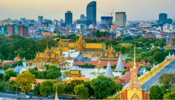 Cung điện Hoàng gia Campuchia lung linh về đêm