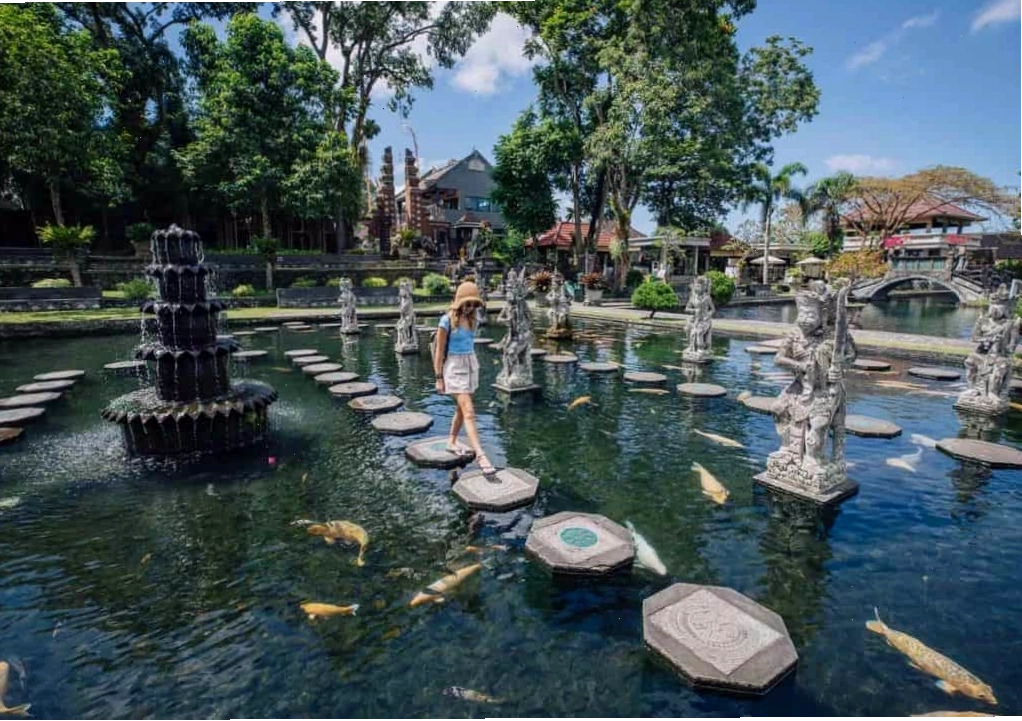 Cung điện nước Tirta Gangga