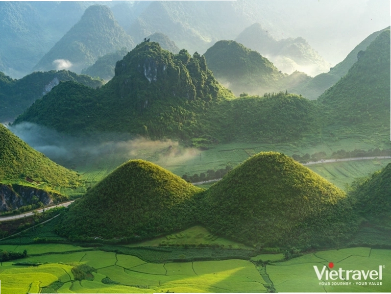 Cung đường đèo Mã Pí Lèng hùng vĩ nhìn từ trên cao