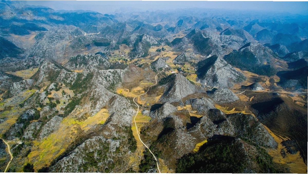 Cung đường đèo uốn lượn hùng vĩ tại Hà Giang