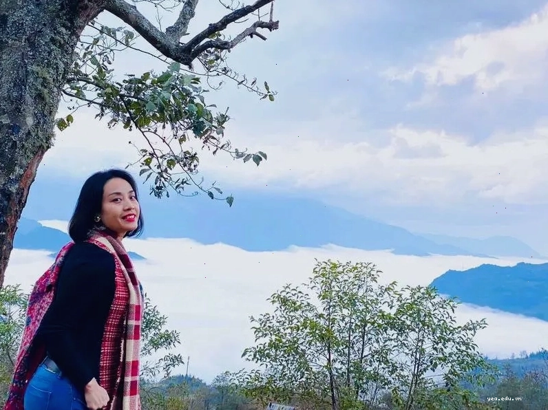 Cung đường di chuyển lên Y Tý với cảnh quan núi rừng trùng điệp