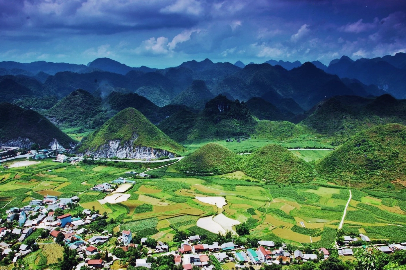 Cung đường Hạnh Phúc hùng vĩ