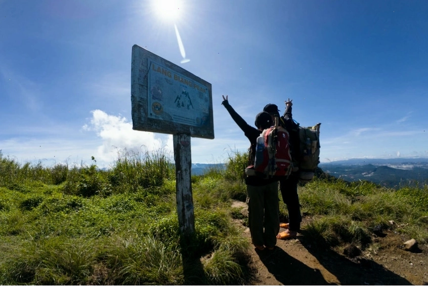 Cung đường trekking núi Langbiang có tổng chiều dài khoảng 6 - 10km