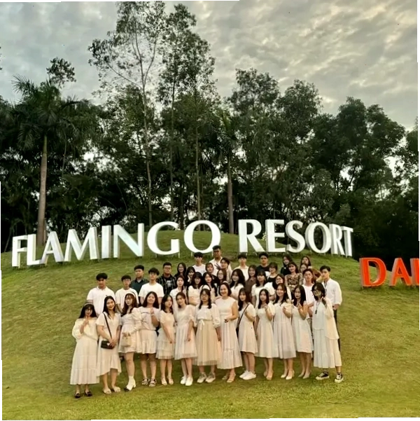 Cùng team check in Flamingo Đại Lải