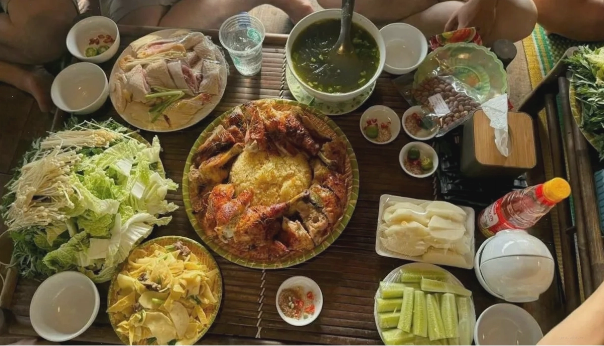 Đặc sản gà Liên Minh Cát Bà