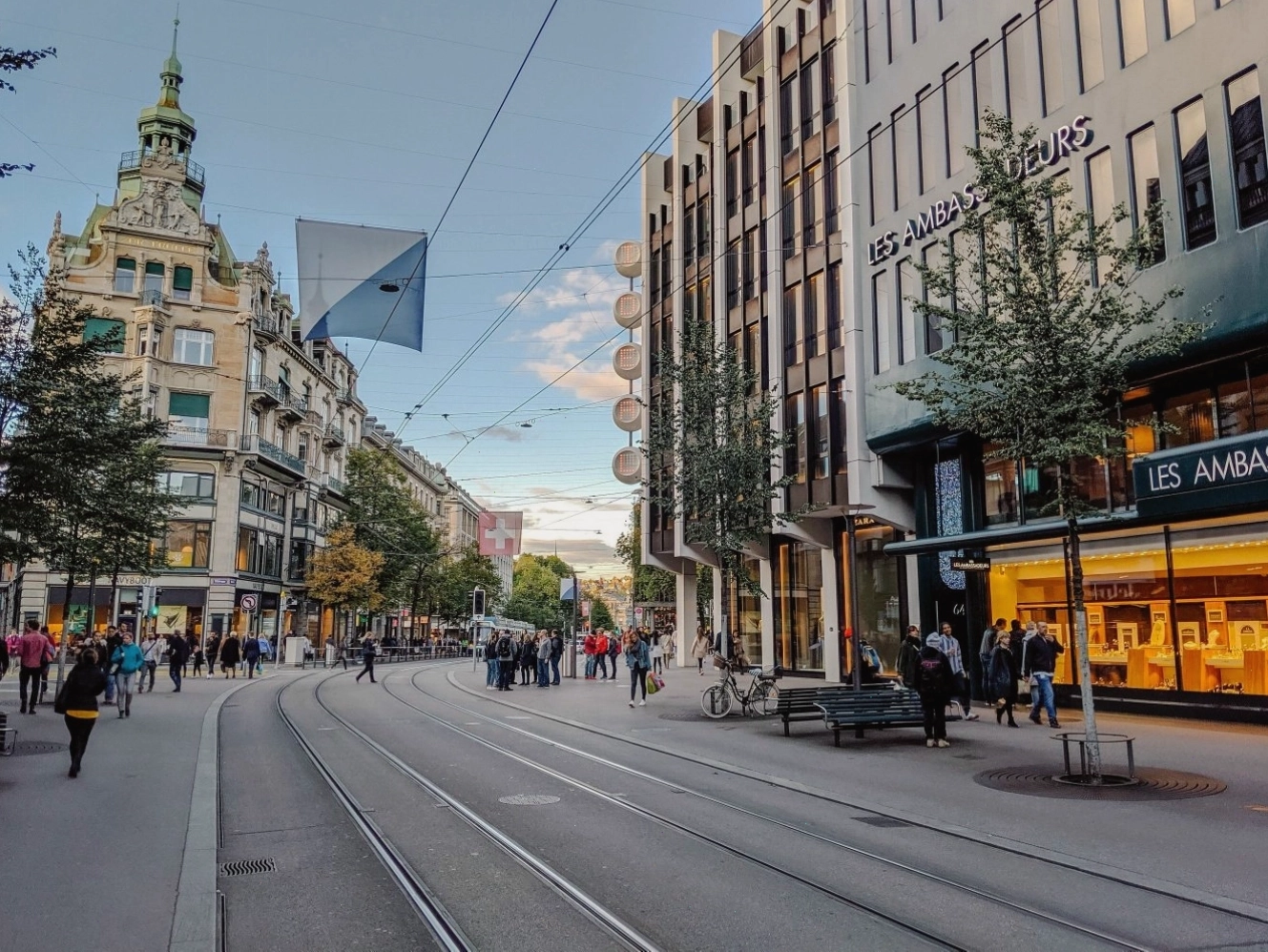 Đại lộ mua sắm Bahnhofstrasse Zurich