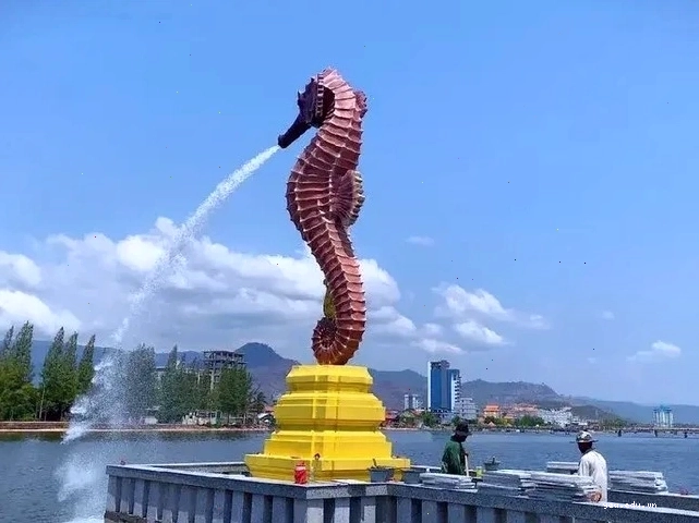 Đài phun nước Thịnh Vượng Singapore lung linh về đêm với hiệu ứng ánh sáng