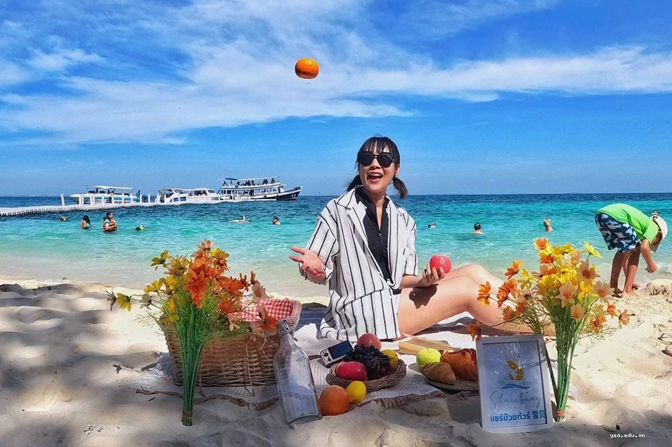 Đảo Koh Samet với biển xanh, cát trắng, nắng vàng