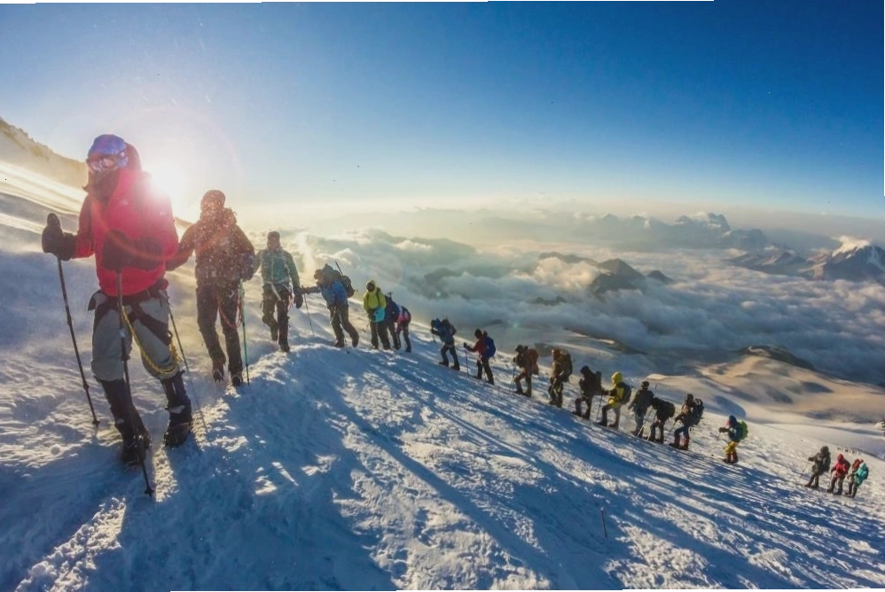 Dãy Himalaya với nhiều đỉnh núi cao chót vót