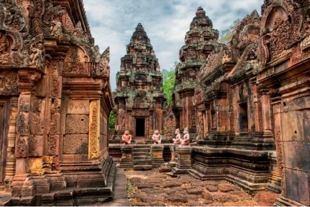 Đền Banteay Srei, một công trình kiến trúc nổi bật gần Angkor Wat
