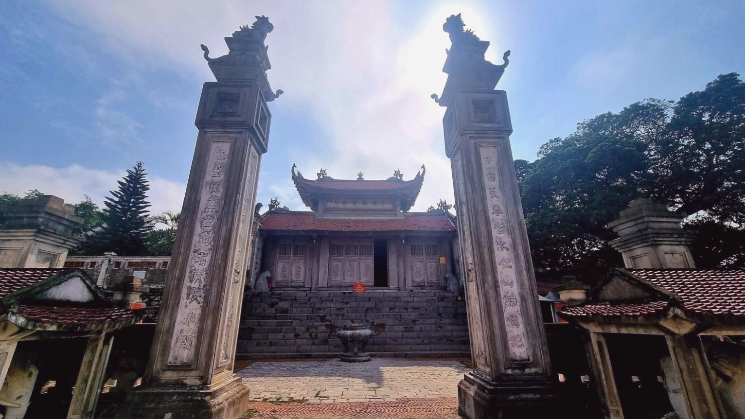 Đền Cờn Nghệ An mang vẻ đẹp cổ kính và trang nghiêm