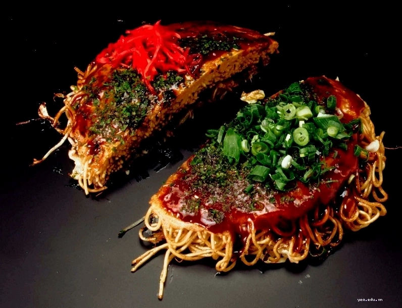 Đền Itsukushima và cổng Torii nổi trên mặt nước