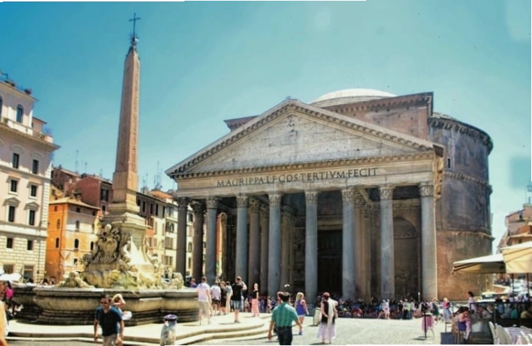 Đền Pantheon nổi tiếng với hệ thống mái vòm đầy tráng lệ