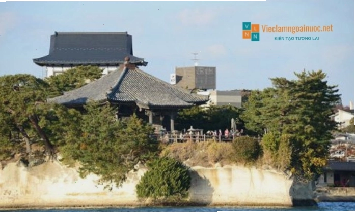 Đền Shiogama Shrine mùa hoa anh đào