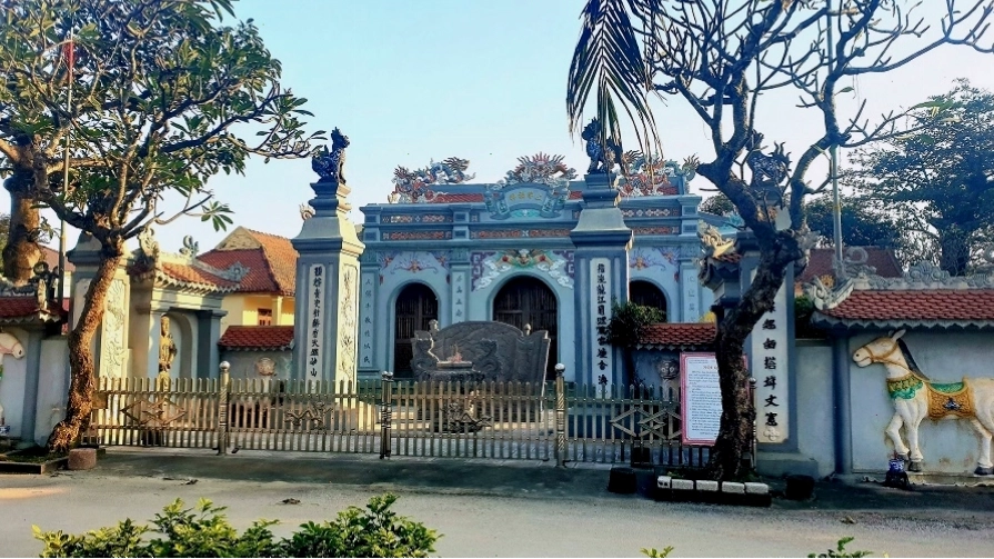 Đền Vạn Lộc - Địa điểm tâm linh quan trọng của người dân Cửa Lò