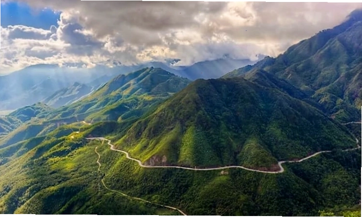 Đèo Khau Phạ với khung cảnh đầy kì vĩ