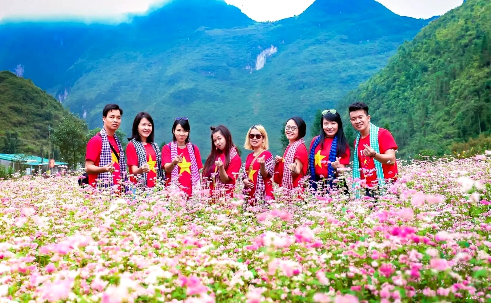 Đèo Mã Pì Lèng uốn lượn giữa núi đá